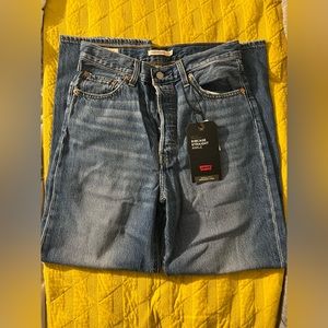 Levis Premium Ribcage Jeans